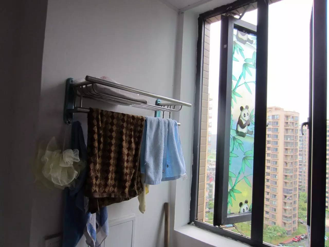 磨砂玻璃还需要窗帘吗,卫生间的窗户用磨砂玻璃好吗