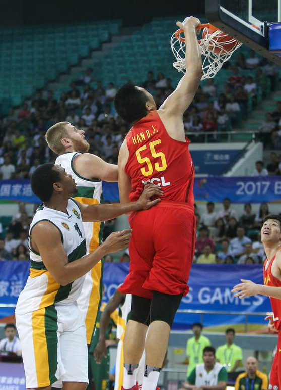 历史第一中锋有多强,第一位传奇球员