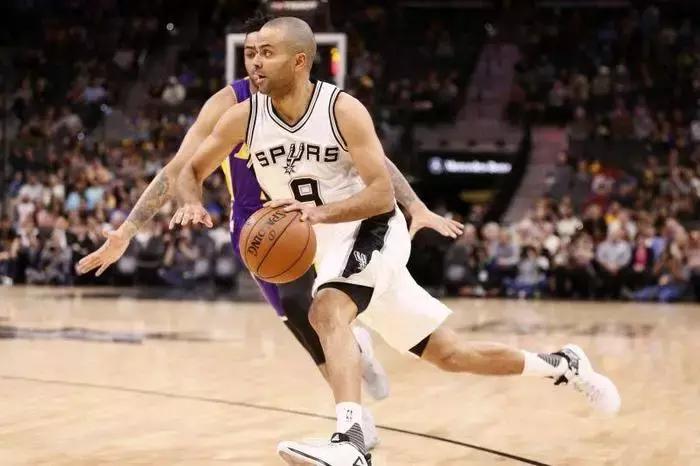 跑步和打篮球都好的球鞋,大体重最适合跑步的球鞋