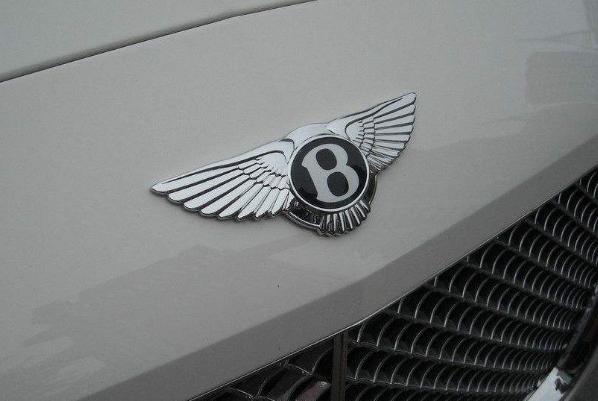 路上碰到一辆奇瑞老车,路上遇到的奇瑞车