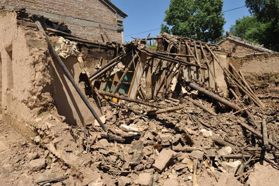 房子突然倒塌的真实故事,倒塌的房子视频