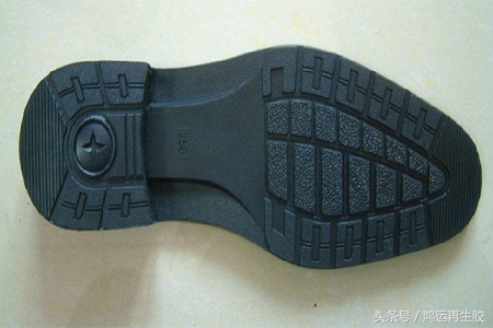 黑色橡胶鞋底竟然发白了这还能要吗？