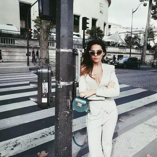 手拎高级感迷你小包包,高级感超迷你小包包