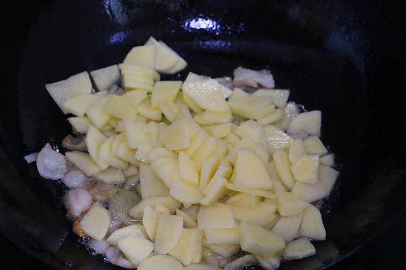 土豆片怎么炒好吃又辣小学生,超下饭的炒土豆片