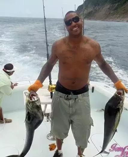 篮球之外NBA球星还擅长啥运动？詹姆斯一只脚踏进NFL！邓肯最全能