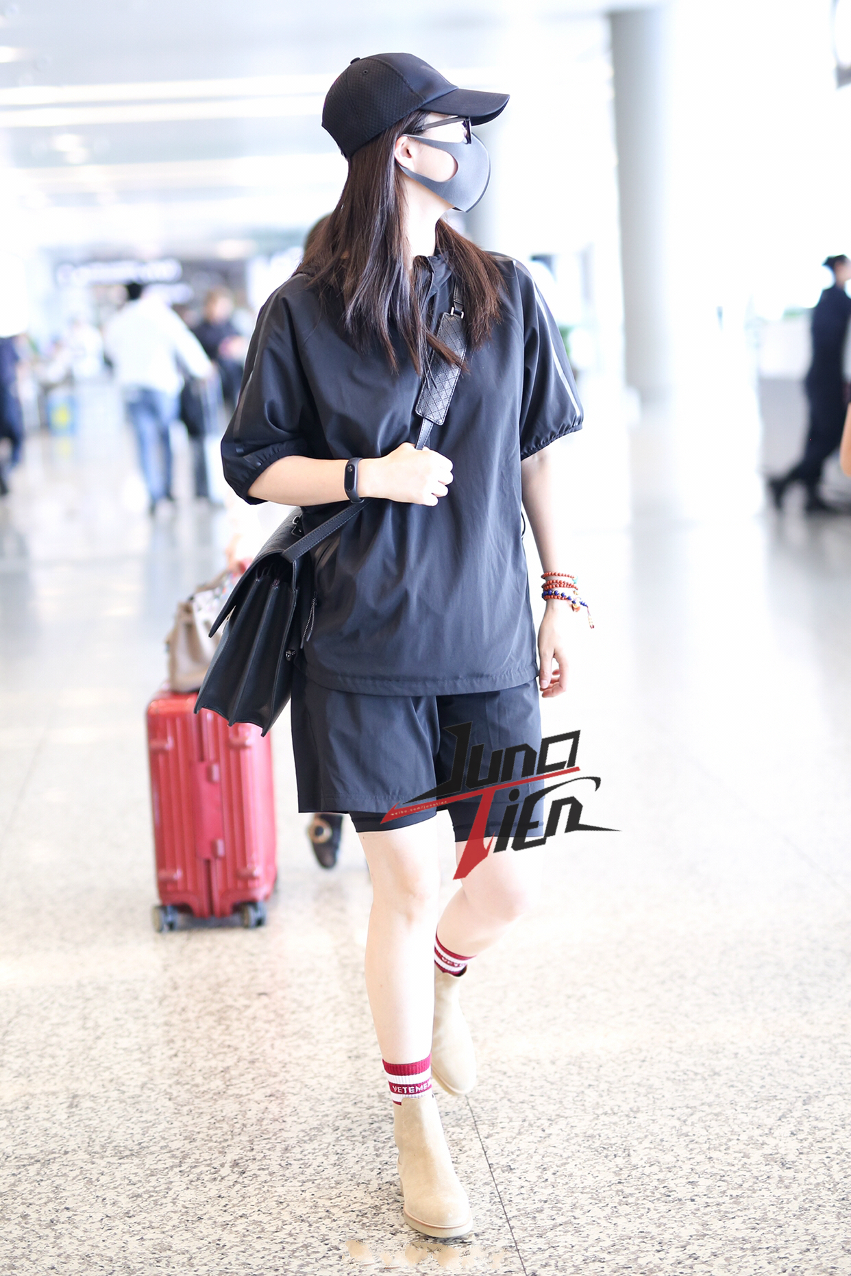 微胖蒋欣穿衣搭配,微胖蒋欣穿喇叭裤