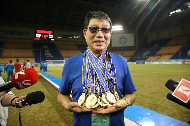 足球场不可以带什么,足球场为什么不用人造草皮