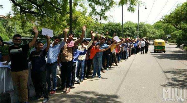 小米争了一口气！海外“海淘”代购小米手机上央视网友表示不服