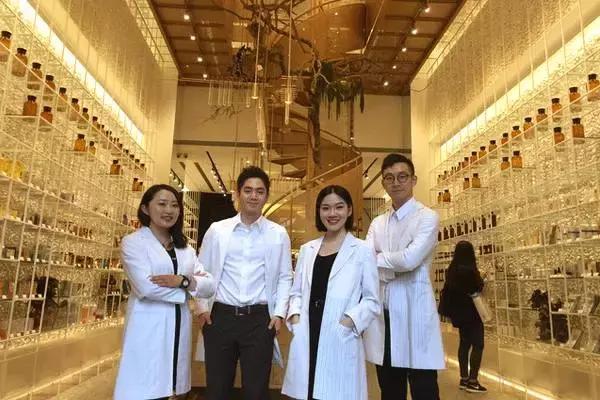 三代医药世家传人，90后帅哥开出中国最美药店，让看病不再可怕