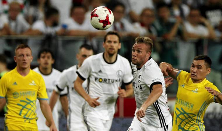 波兰人民在足球比赛上“控诉”德国纳粹二战罪行，各国媒体争相报道