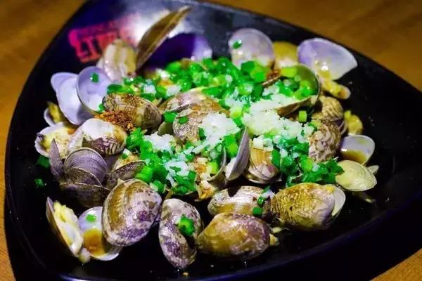 高温红色预警再次拉起，席卷魔都的红衣战士的暴击你挺得住吗？