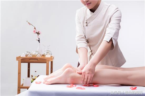 脚抽筋按哪个穴位视频,脚部穴位按摩哪治抽筋