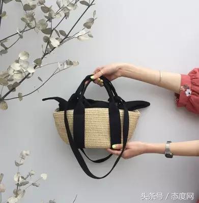 最近很火的草编包,比较定型的草编包