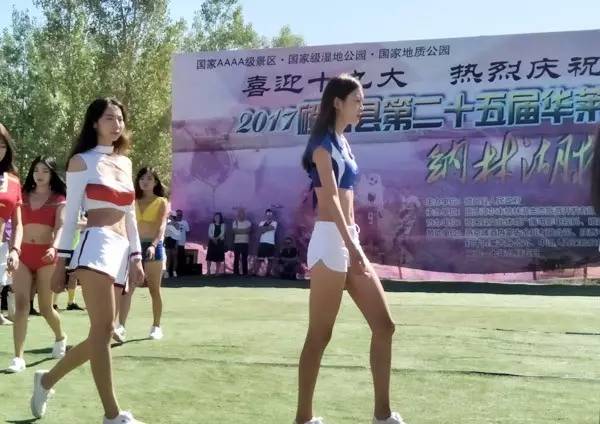 “纳林湖杯”沙滩足球赛激战乌兰布和沙漠