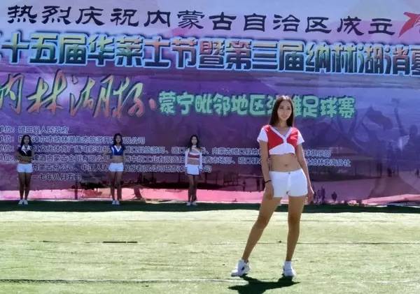 “纳林湖杯”沙滩足球赛激战乌兰布和沙漠