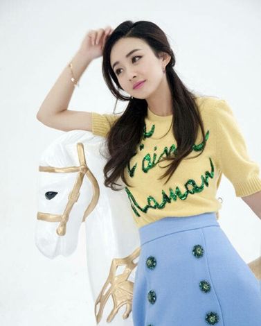 梨花头发型中长发卷发,气质中分丸子头发型教程