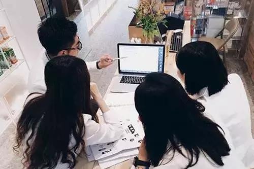 三代医药世家传人，90后帅哥开出中国最美药店，让看病不再可怕