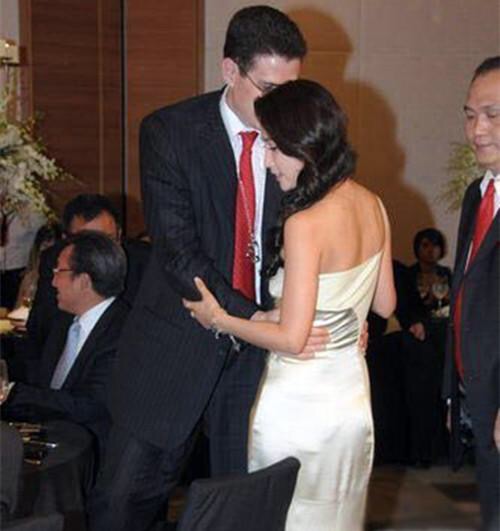 明星们的血泪与无奈默默忍受“性骚扰”