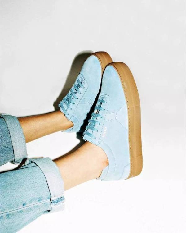 秋天入手这双高端休闲鞋无敌百搭,初秋必买的4双鞋穿10年都不过时