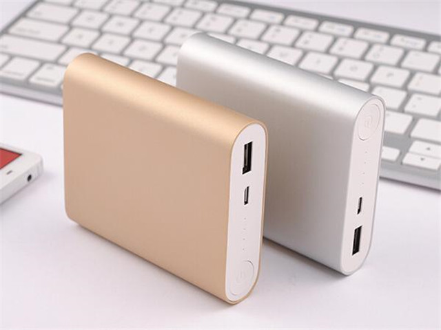 老外购买中国充电宝,外国小伙买小米电动车