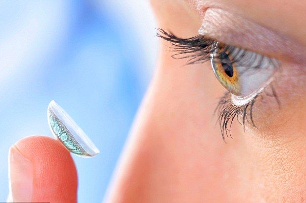 英国大妈戴27层隐形眼镜？十法“躲”过角膜炎