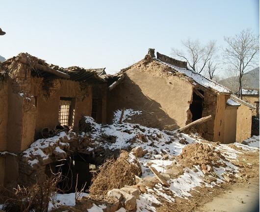 房子突然倒塌的真实故事,倒塌的房子视频