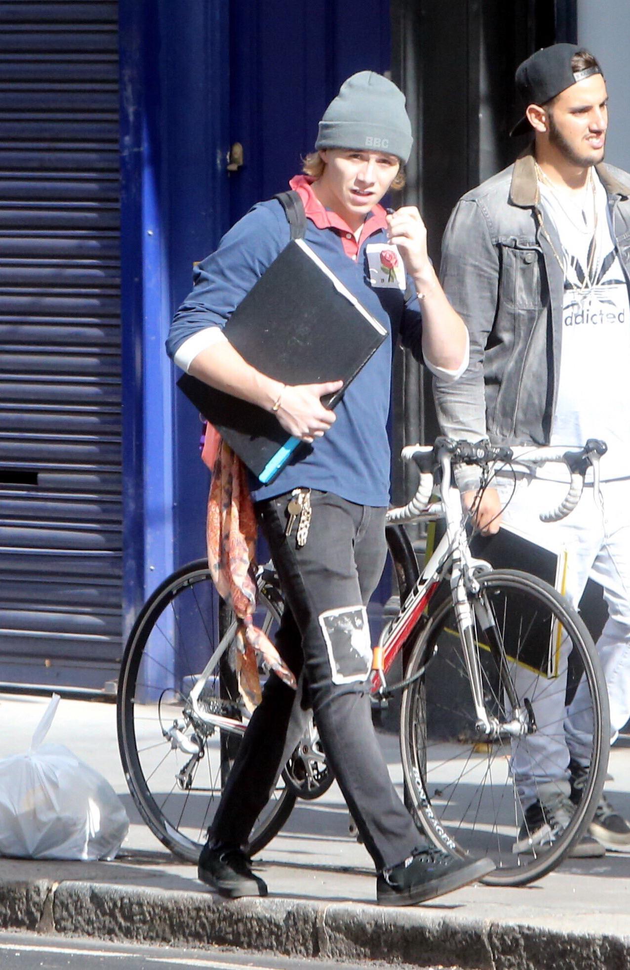 布鲁克林贝克汉姆脊柱侧弯,布鲁克林贝克汉姆年轻照