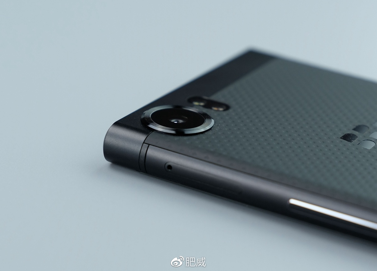 还是老配方黑莓KEYone开箱图赏