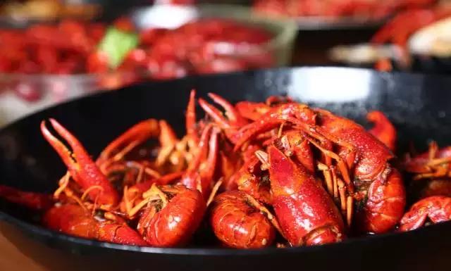 高温红色预警再次拉起，席卷魔都的红衣战士的暴击你挺得住吗？