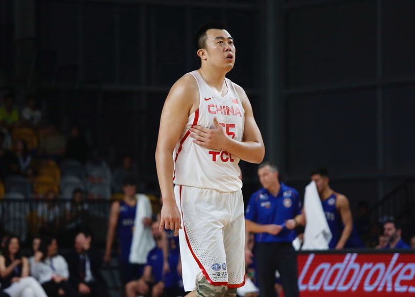 历史第一中锋有多强,第一位传奇球员