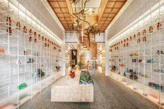 三代医药世家传人，90后帅哥开出中国最美药店，让看病不再可怕