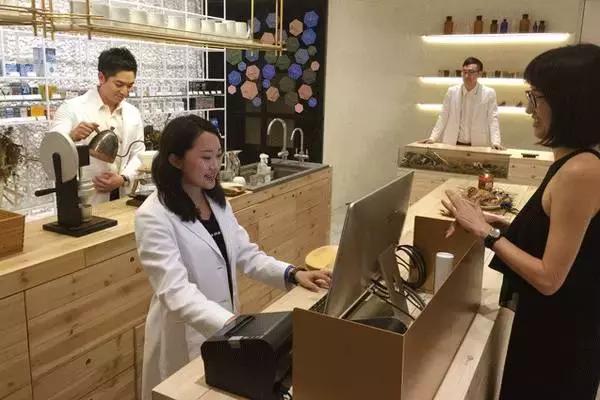 三代医药世家传人，90后帅哥开出中国最美药店，让看病不再可怕