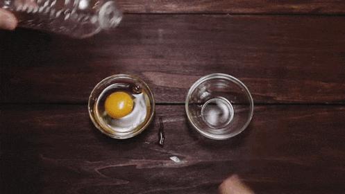 小白皮鞋划伤痕迹怎么处理,皮鞋鞋面划破一道口子怎么修复