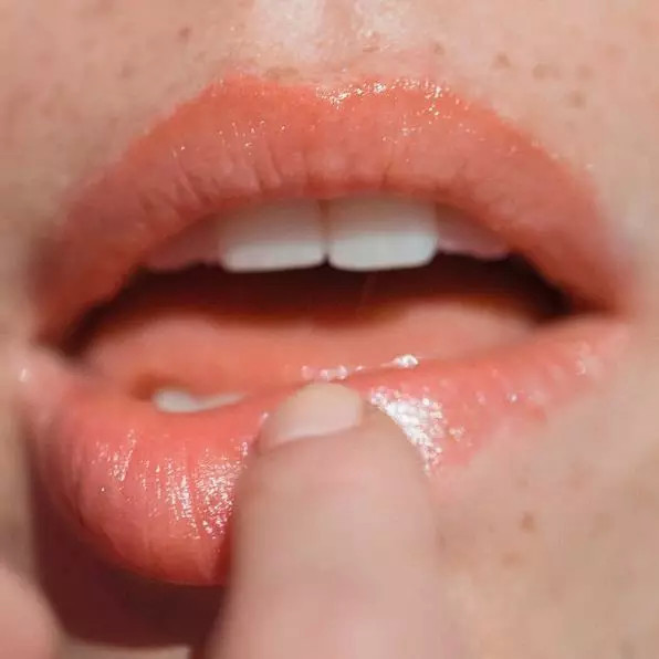 口红哪些斩男色,哪些口红颜色贴近斩男妆