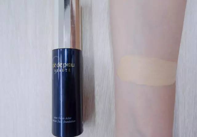 编辑部的选择｜4款网红粉底测评，不去专柜也能挑到适合你的那个