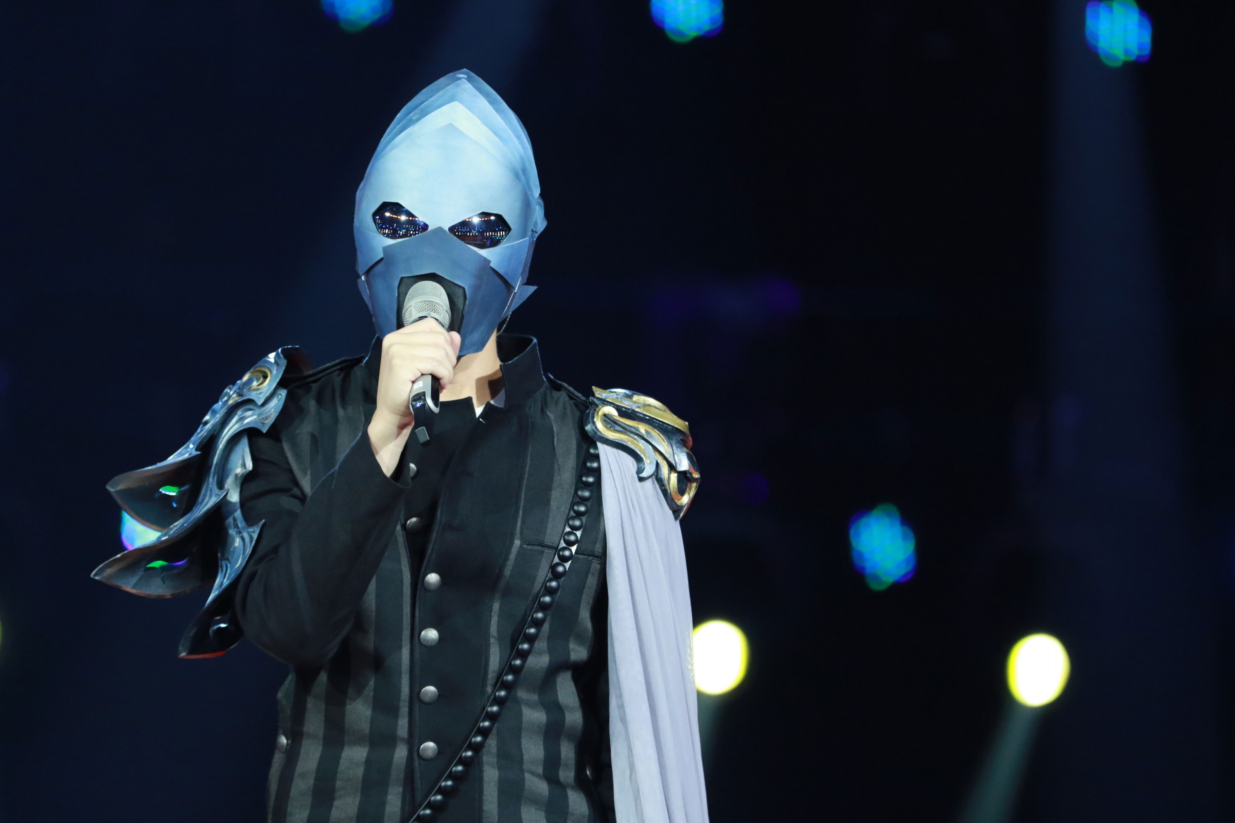 鹿晗钢铁侠,蒙面唱将鹿晗摘下面具是哪一期