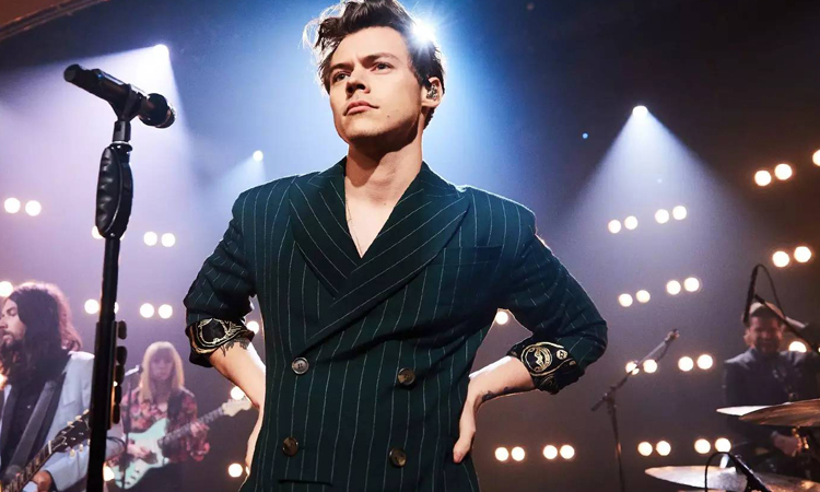 黄金比例标准身材第一人,黄金比例脸排行