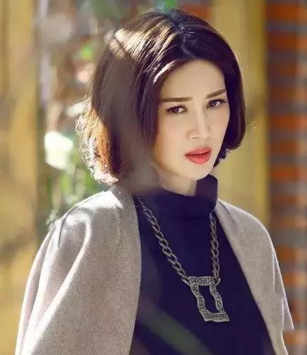 因亮剑爆红，两次搭档罗晋后少有音讯，今与靳东演离婚，再度走红