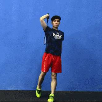 羽毛球巧发力反手高远球挥拍,巧发力羽毛球杀球