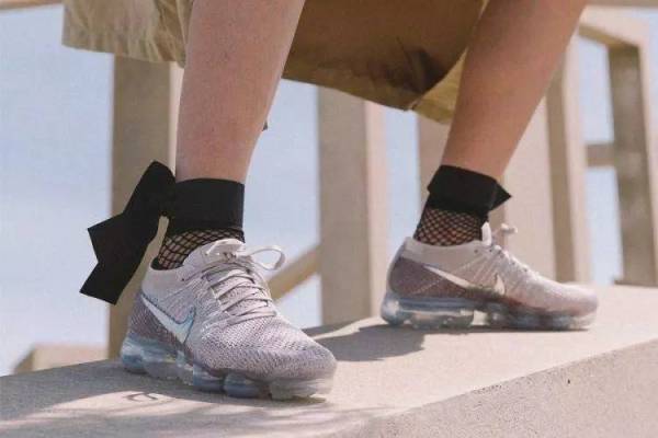 秋天入手这双高端休闲鞋无敌百搭,初秋必买的4双鞋穿10年都不过时