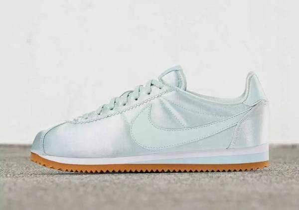 秋天入手这双高端休闲鞋无敌百搭,初秋必买的4双鞋穿10年都不过时