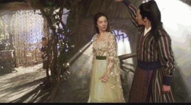 自从割双眼皮不算整容之后，娱乐圈不微调的女艺人是真·不存在