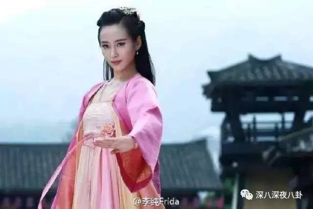 自从割双眼皮不算整容之后，娱乐圈不微调的女艺人是真·不存在