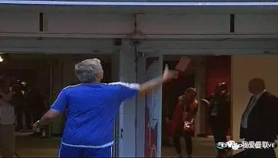 穆帅送奖杯,穆帅对曼联的承诺