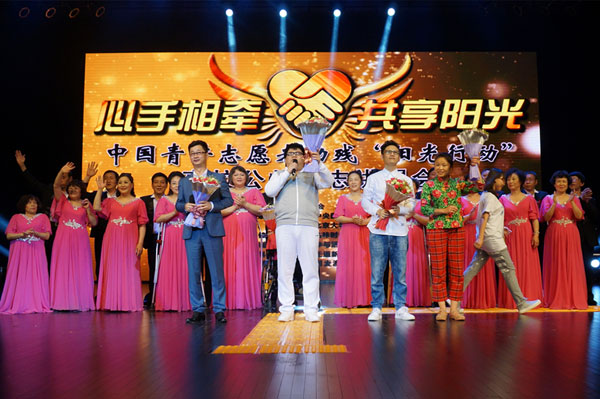 星光大道夺冠爆红,星光大道双目失明的冠军