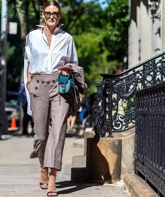 手拎高级感迷你小包包,高级感超迷你小包包