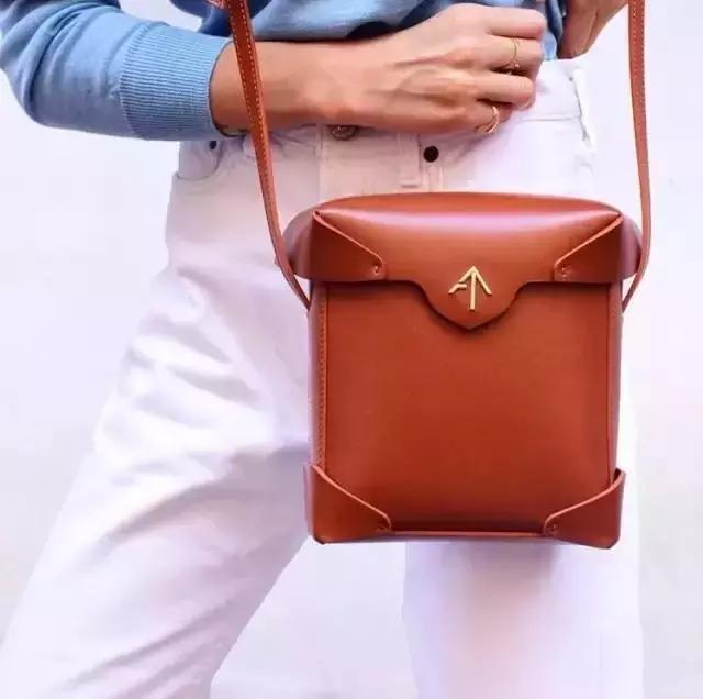 手拎高级感迷你小包包,高级感超迷你小包包