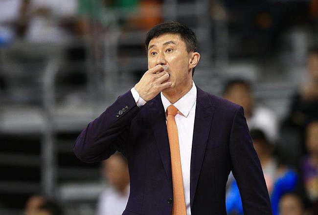 男篮主教练杜锋吹口哨,杜锋cba口哨视频