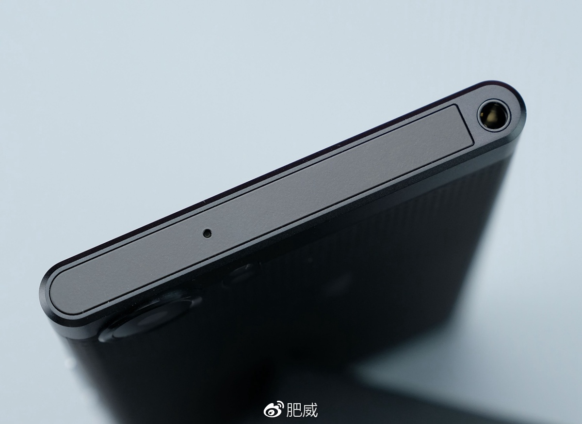 还是老配方黑莓KEYone开箱图赏