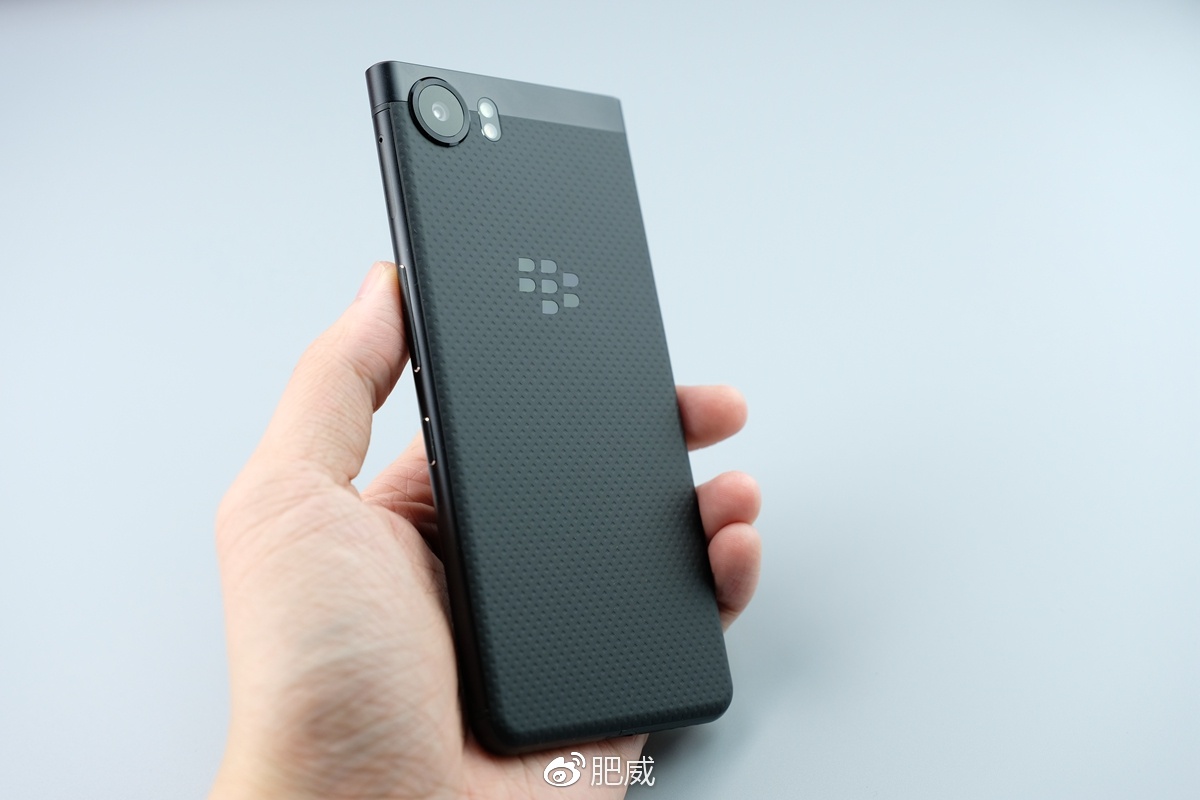 还是老配方黑莓KEYone开箱图赏